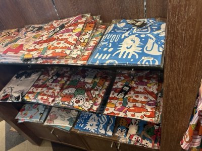 31.Les polos <p>Toujours des polos très colorés dans ce proshop.</p>