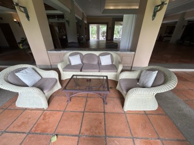 35.Salon confortable <p>Endroit idéal pour attendre le taxi.</p>